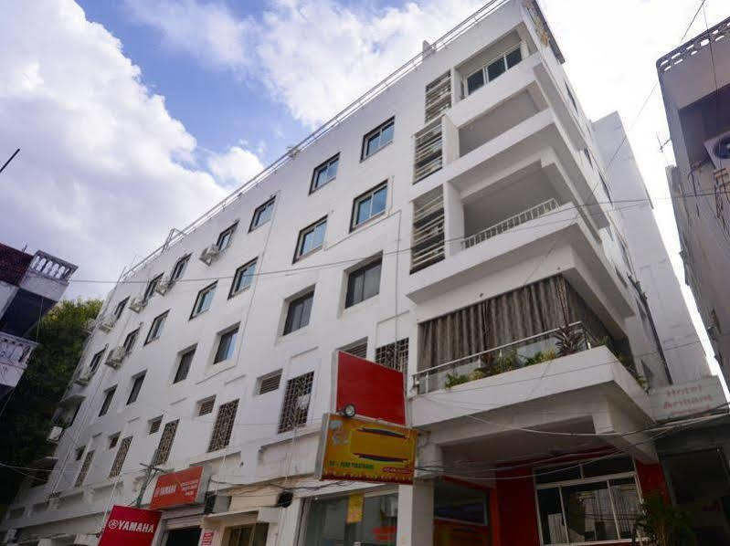 Arihant Hotel Хайдарабад Экстерьер фото